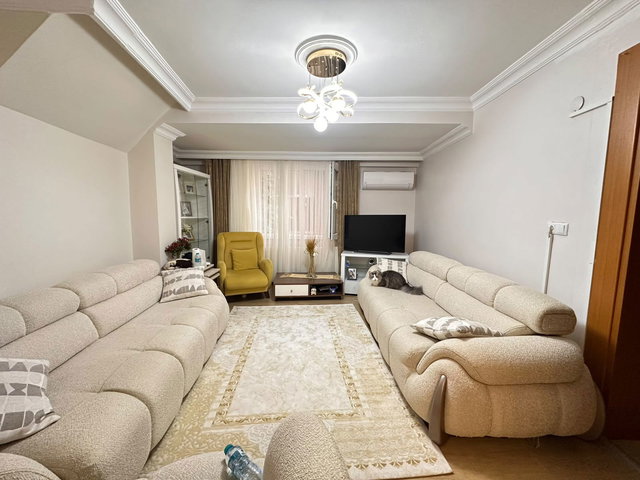 REMAX KAYA ERAY'DAN EYÜP EMNİYETTEPE'DE 4+1 SATILIK GENİŞ DAİRE