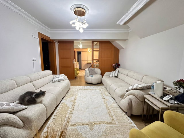 REMAX KAYA ERAY'DAN EYÜP EMNİYETTEPE'DE 4+1 SATILIK GENİŞ DAİRE