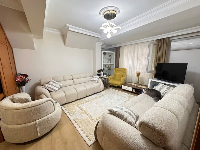 REMAX KAYA ERAY'DAN EYÜP EMNİYETTEPE'DE 4+1 SATILIK GENİŞ DAİRE