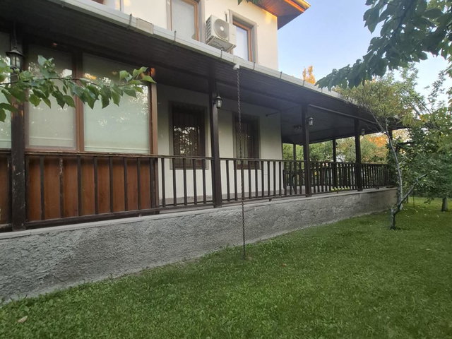 SİNCAN MALIKÖY'DE, DOĞAYLA İÇ İÇE KİRALIK TRİPLEKS VİLLA