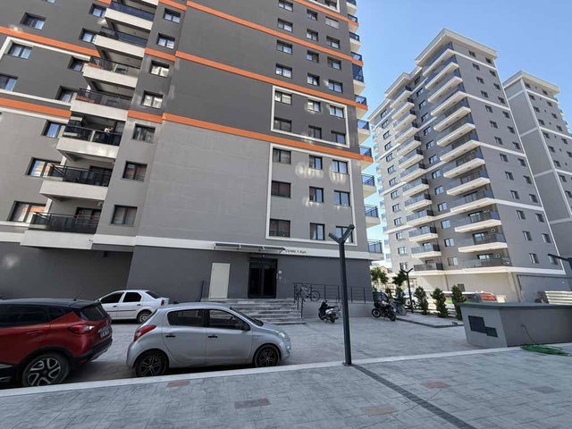 BORNOVA TUVAL YAPI’DA DENİZ GÖREN CEPHEDE KİRALIK 2+1 DAİRE..
