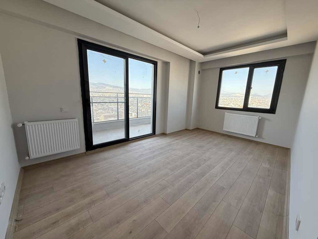 BORNOVA TUVAL YAPI’DA DENİZ GÖREN CEPHEDE KİRALIK 2+1 DAİRE..