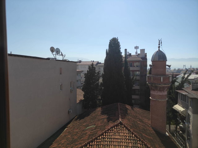 İZMİT ÇUKURBAĞ’DA GÜNEY-DOĞU CEPHELİ 2+1 | 90 M² NET | BALKONLU | ÇATI KAT (4/4)