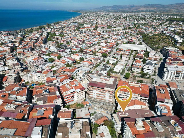 DİKİLİ MERKEZDE DÜZAYAK 6 YAŞINDA, ÜÇ CEPHELİ, AYRI MUTFAKLI, KAPALI OTOPAPARKLI 2+1 ARAKAT DAİRE