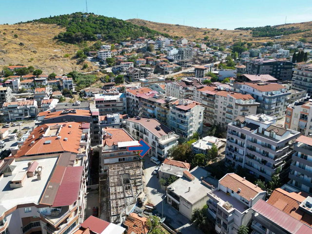 DİKİLİ MERKEZDE DÜZAYAK 6 YAŞINDA, ÜÇ CEPHELİ, AYRI MUTFAKLI, KAPALI OTOPAPARKLI 2+1 ARAKAT DAİRE
