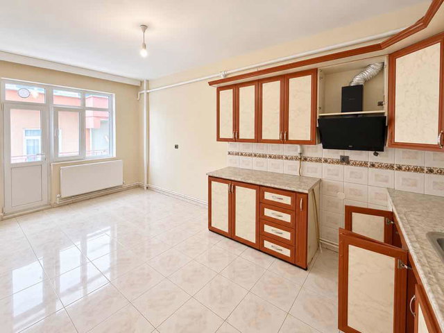 TERME FENK MAHALLESİ OKULLAR BÖLGESİNDE SATILIK 2+1 DAİRE MUTDAK AYRI