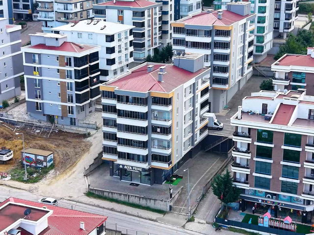 HÜSEYIN BOYLU'DAN TRAMVAYA CEPHE SATILIK EŞYALI 1+1 DAIRE