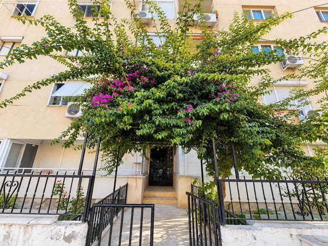 KARŞIYAKA BAHÇELİEVLERDE MERKEZİ LOKASYONDA BAKIMLI 3+1 SATILIK DAİRE