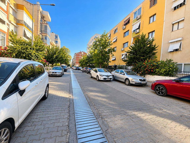 KARŞIYAKA BAHÇELİEVLERDE MERKEZİ LOKASYONDA BAKIMLI 3+1 SATILIK DAİRE