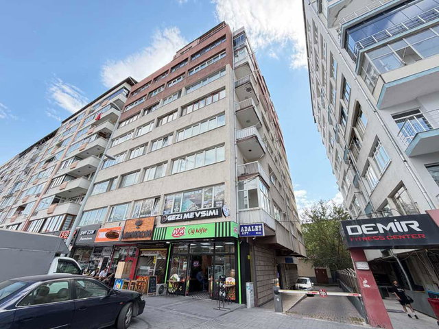 SIVAS CADDESI ÜZERINDE 4+1 SATILIK KÖŞE DAIRE KARANLIK ODASI YOK