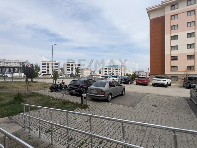 RE/MAX LACIVERT'TEN YILDIZKENT' ZIRVE TOKI'DE SATILIK 3+1 DAIRE