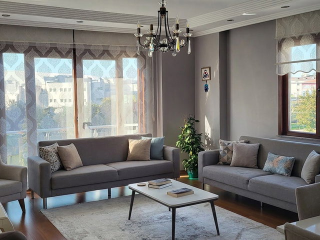 WHİTE CİTY’DE METROYA YÜRÜME MESAFESİNDE | HAVUZLU, OTOPARKLI NET 115 M² 3+1 COK BAKIMLI