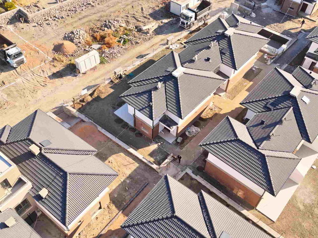 URLA GÜLBAHÇEDE HAVUZLU SITEDE | BÜYÜK BAHÇELI & KÖŞE KONUM 0
