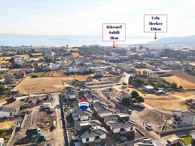 URLA GÜLBAHÇEDE HAVUZLU SITEDE | BÜYÜK BAHÇELI & KÖŞE KONUM 0