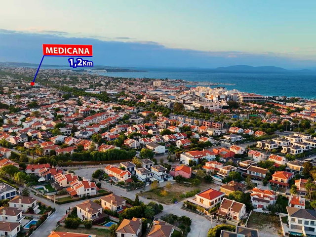 ALAÇATI ÇAMLIKYOL’DA SATILIK 4+1 İKİZ VİLLA | EV VE OFİSİ BİR ARADA DÜŞÜNENLERE