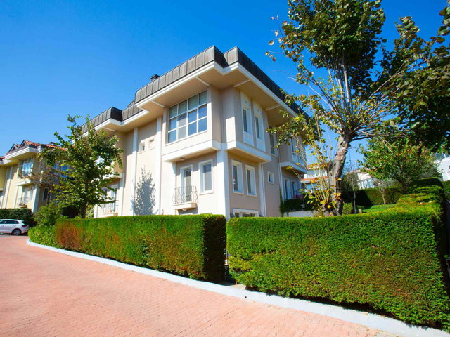 SARIYER, ZEKERİYAKÖY GARDENYA VİLLALARINDA, DOĞAYLA İÇ İÇE, AYRICALIKLI BİR YAŞAM