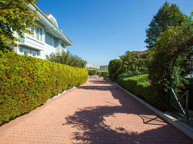 SARIYER, ZEKERİYAKÖY GARDENYA VİLLALARINDA, DOĞAYLA İÇ İÇE, AYRICALIKLI BİR YAŞAM
