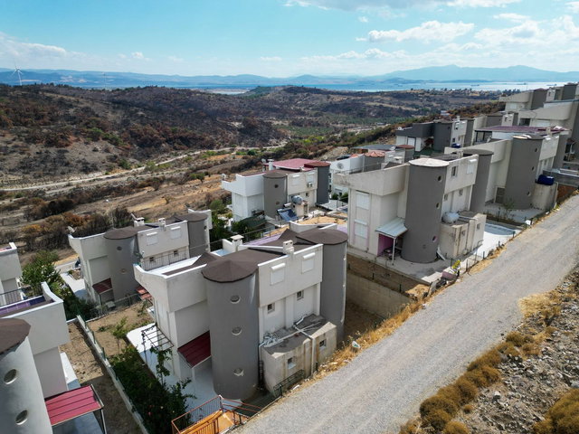 ÇANDARLI YAYLAYURT'DA SATILIK TRİPLEKS
