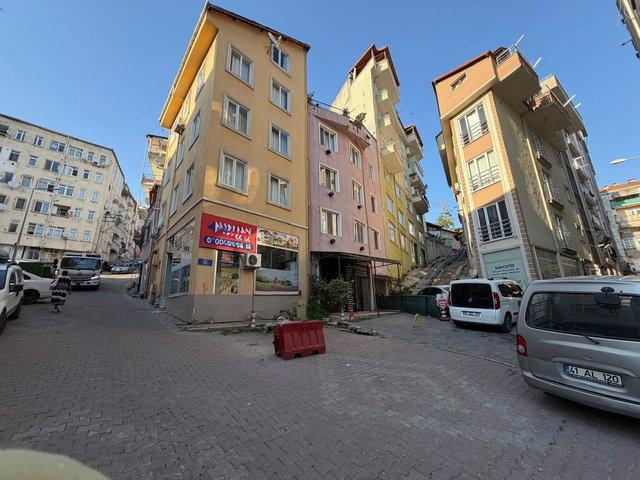 KOCAELI İZMIT MERKEZ ÇINARLI'DA UYGUN KIRALIK 1+1 BAKIMLI DAIRE