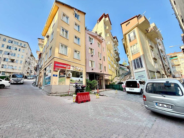 KOCAELI İZMIT MERKEZ ÇINARLI'DA UYGUN KIRALIK 1+1 BAKIMLI DAIRE