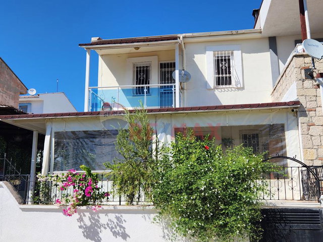 ALAÇATI MAHALLESİ'NDE SİTE İÇERİSİNDE SATILIK 3+1 VİLLA