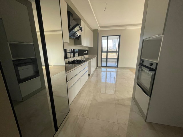 GÜVENLİKLİ SİTE İÇERİSİNDE 4,5+1 | 185 M² NET | 9. KAT | 3 CEPHE |