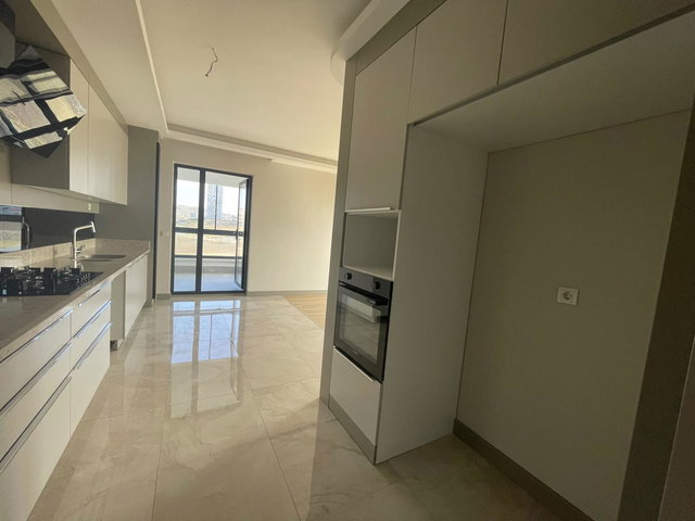 GÜVENLİKLİ SİTE İÇERİSİNDE 4,5+1 | 185 M² NET | 9. KAT | 3 CEPHE |