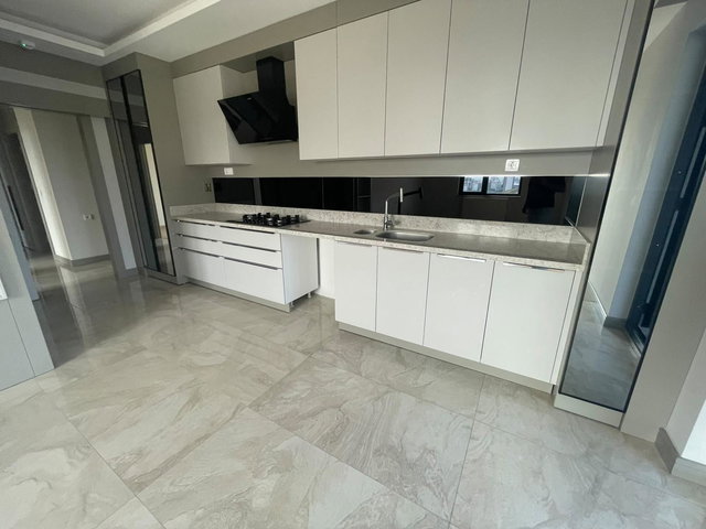 GÜVENLİKLİ SİTE İÇERİSİNDE 4,5+1 | 185 M² NET | 9. KAT | 3 CEPHE |