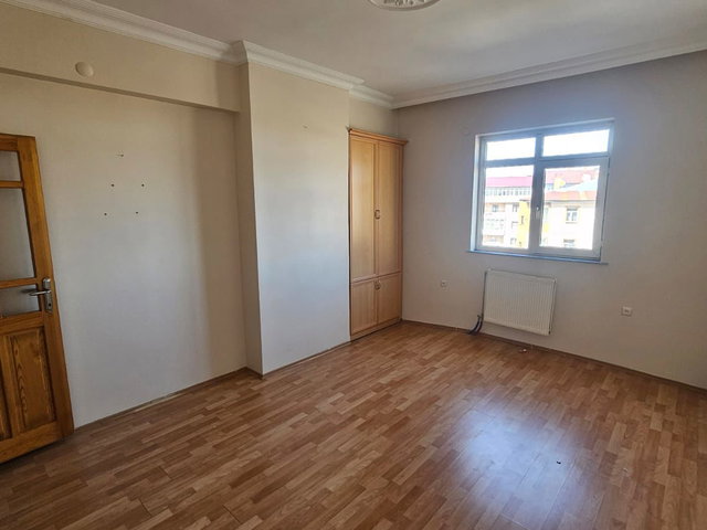 REMAX İLKE'DEN ŞÜKRÜPAŞA'DA 3+1 SATILIK DAİRE