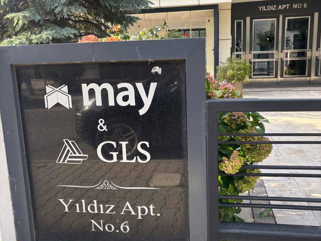 BOSTANCI CAMİİ SOKAKTA 10 YILLIK BİNADA DENİZ MAMZARALI DAİRE