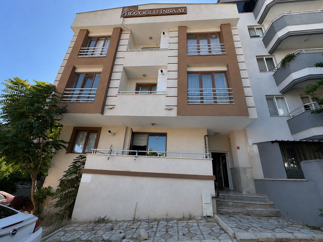 REMAX YAZ DAN ÜNİVERSİTE ARKASI KİRALIK EŞYALI 1+1 DAİRE