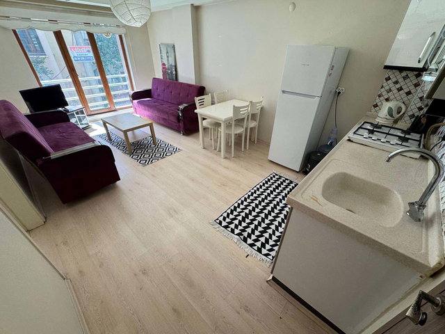 REMAX YAZ DAN ÜNİVERSİTE ARKASI KİRALIK EŞYALI 1+1 DAİRE