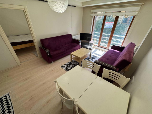 REMAX YAZ DAN ÜNİVERSİTE ARKASI KİRALIK EŞYALI 1+1 DAİRE