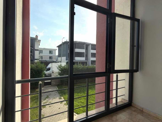RE/MAX METROPOLİTAN'DAN SERDİVAN 1. CADDE'DE GENİŞ 3+1 DAİRE!!