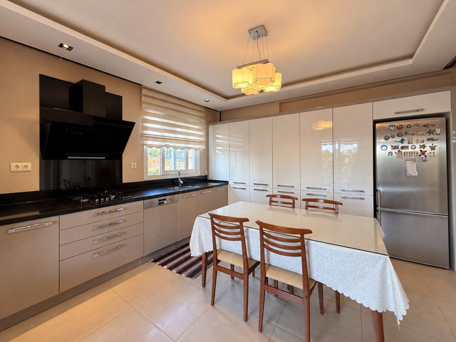 REMAX PALM'DEN 50. YIL MAH. OLİVİA PARK 2 SİT.'DE KİRALIK 4+1