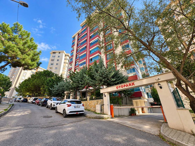 KARTAL UĞUR MUMCU’DA KAPALI OTOPARKLI, KIŞ BAHÇELİ GENİŞ 3+1 DAİRE