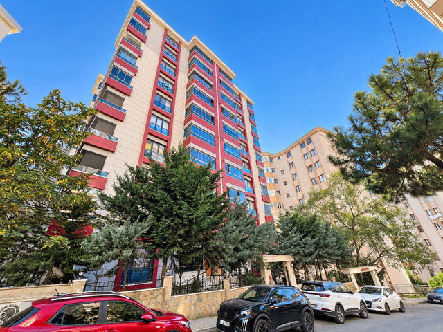 KARTAL UĞUR MUMCU’DA KAPALI OTOPARKLI, KIŞ BAHÇELİ GENİŞ 3+1 DAİRE