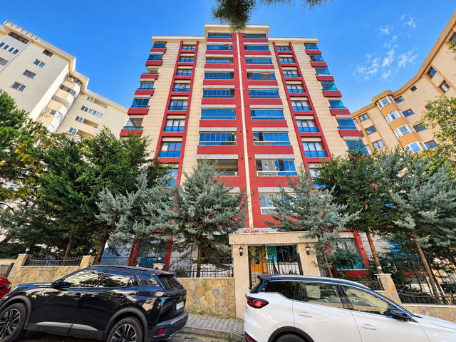 KARTAL UĞUR MUMCU’DA KAPALI OTOPARKLI, KIŞ BAHÇELİ GENİŞ 3+1 DAİRE