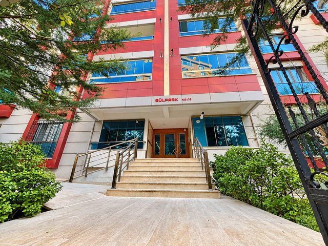 KARTAL UĞUR MUMCU’DA KAPALI OTOPARKLI, KIŞ BAHÇELİ GENİŞ 3+1 DAİRE
