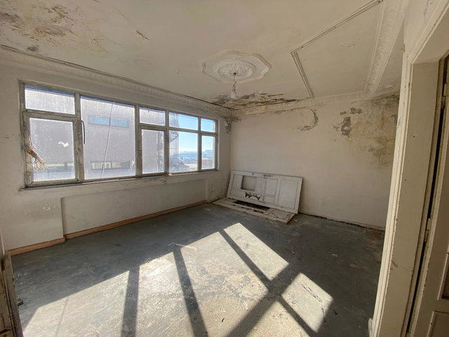 GEDİKPAŞA’DA SATILIK 3+1 DAİRE