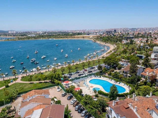 KASTEL TATIL KÖYÜ YAPILI, KAPANMAZ DENIZ MANZARALI , SATILIK 2+1