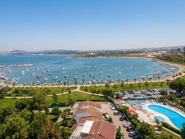 KASTEL TATIL KÖYÜ YAPILI, KAPANMAZ DENIZ MANZARALI , SATILIK 2+1