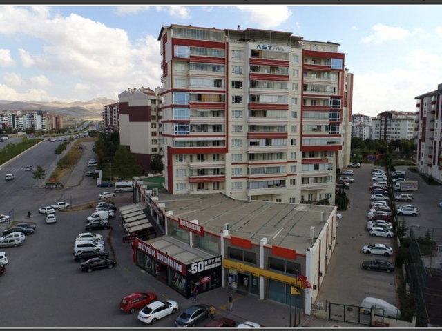 BATIKENT ÇAKIRLAR BÜYÜK GÖBEK’TE KİRALIK 3+1 DAİRE METROYA YÜRÜME MESAFESİ