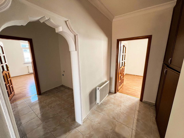 KÖRFEZ HACI OSMAN EBV BANYOLU GENİŞ ARA KAT 3+1 KİRALIK DAİRE