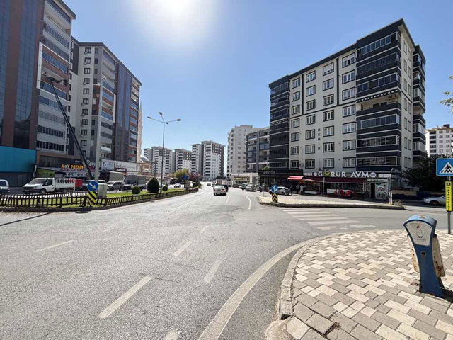 REMAX YENİ'DEN MEVSİM SİTESİ KAVŞAĞINDA KİRALIK GENİŞ 4+1 DAİRE