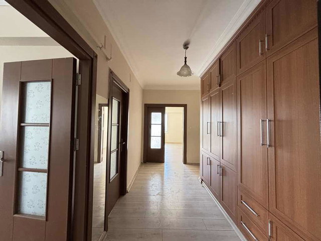 REMAX YENİ'DEN MEVSİM SİTESİ KAVŞAĞINDA KİRALIK GENİŞ 4+1 DAİRE