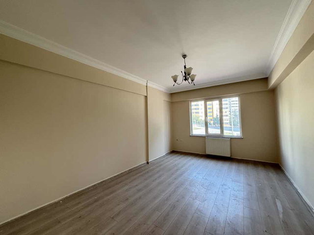 REMAX YENİ'DEN MEVSİM SİTESİ KAVŞAĞINDA KİRALIK GENİŞ 4+1 DAİRE