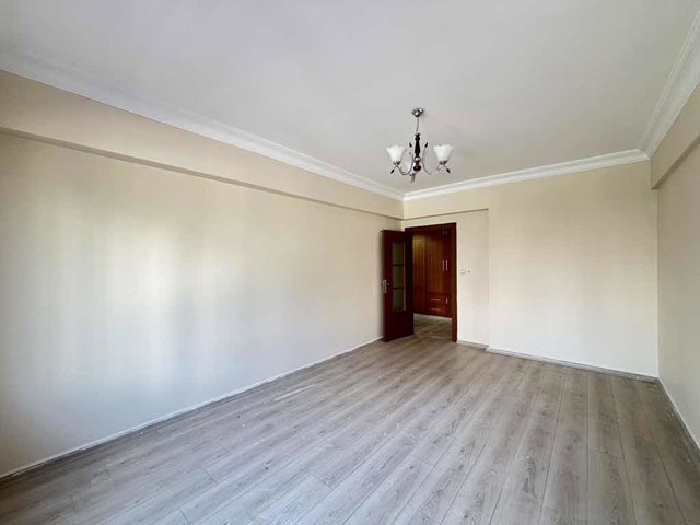 REMAX YENİ'DEN MEVSİM SİTESİ KAVŞAĞINDA KİRALIK GENİŞ 4+1 DAİRE