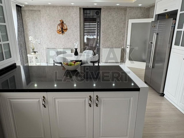 RE/MAX LACİVERT'TEN YEŞİL YAKUTİYEDE EŞYALI KİRALIK 3+1 DAİRE