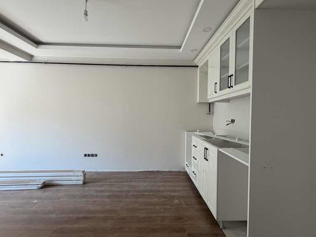 EMİRHAN CADDESİNDE YENİ BİNADA KIİRALIK 1+1 DAİRE